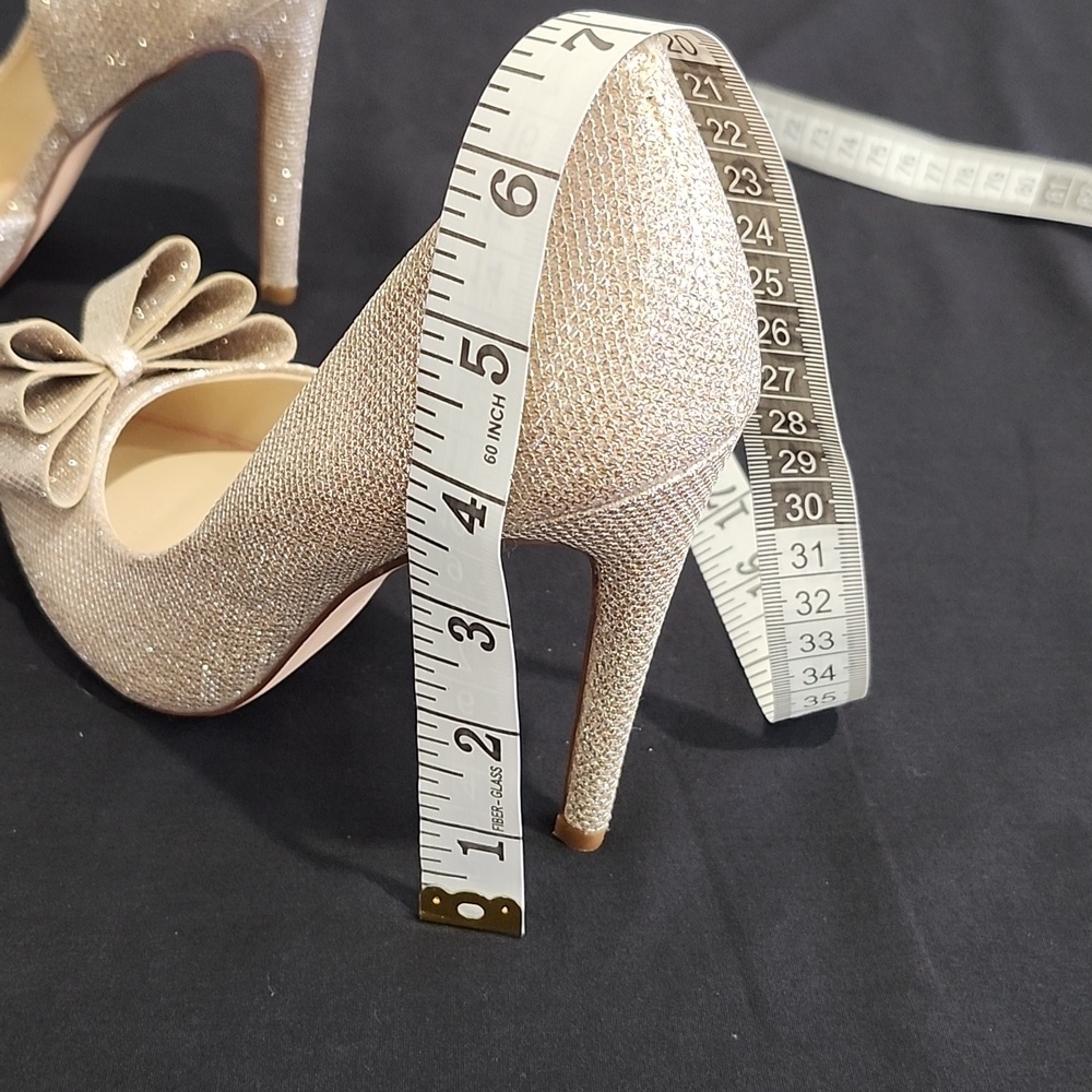 Betsey Johnson Prince Gold Glitter 4" Heel D'Orsay Pump with Bow Accent Size 6.5 - Picture 7 of 7